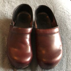 Women’s Dansko 41 clogs